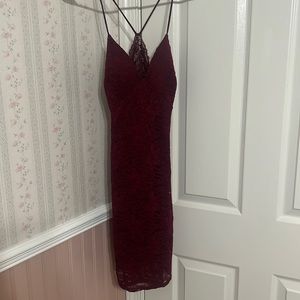 BURGUNDY BODY CON LACE DRESS